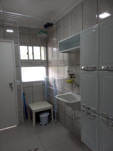 Apartamento Para 8 Pessoas em Condomínio Belíssimo Pé na Areia Com Lazer Completo