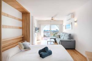 Estudio moderno con terraza y vistas al Mar