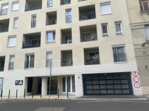 Downtown 2 bedrooms nearby Duna river Balcony-Garage 10 euro per day