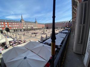 Elegant full apartment overlooking Plaza Mayor