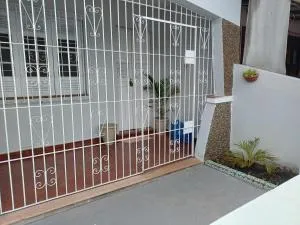 Linda casa 3 quartos a 5 minutos da COP - Curro Velho