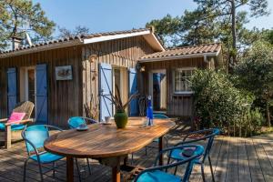 Maison esprit cabane proche océan et bassin