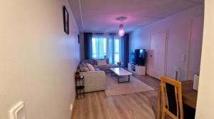 Top Floor Airport Apartment