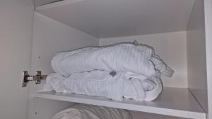 Top Floor Airport Apartment