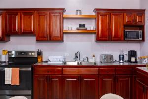 2 Bed and Bath Apartment in Belize City with Generator