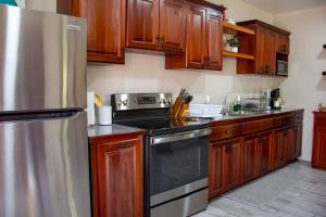 2 Bed and Bath Apartment in Belize City with Generator
