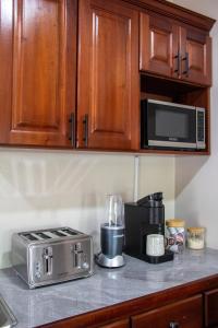 2 Bed and Bath Apartment in Belize City with Generator