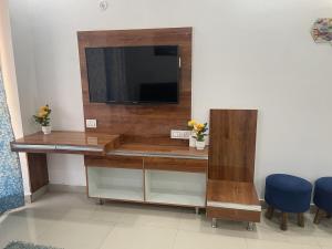 luxurious space with balcony