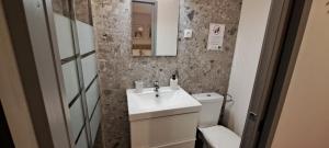 Maisons de vacances Pacific Green-80M2-Clime-2 big Suites-Parking prive 2 cars-Jardin-Confort : photos des chambres
