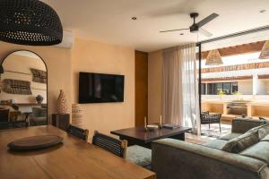 Luxury 3 BDR Apartment with Gym and Rooftop Pool