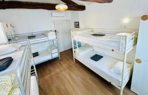 Bed in 6-Bed Mixed Dormitory Room with Shared Bathroom room in Porto Wine Hostel