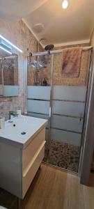 Maisons de vacances Pacific Green-80M2-Clime-2 big Suites-Parking prive 2 cars-Jardin-Confort : photos des chambres