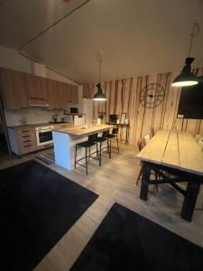 Elämyksellinen majoitus glamping-teltassa