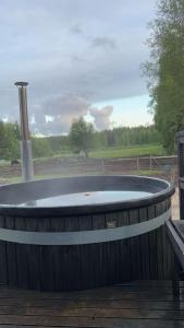 Elämyksellinen majoitus glamping-teltassa