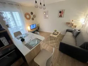 Appartement moderne Wifi Fibre et Parking privé gratuit avec balcon et ascenseur - 尼奥尔
