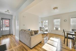 Cozy Cambridge Apartment in College Town!