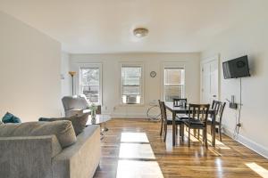 Cozy Cambridge Apartment in College Town!