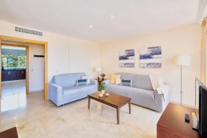 Marina I Relax with Ocean Views, Pools, 250m to the Sea