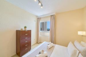 Marina I Relax with Ocean Views, Pools, 250m to the Sea