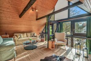 HIRSCH Stadt Apartment 7 - Parkplatz - Fensterfront - Stadtblick