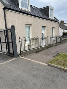 4 bed bungalow near Airport