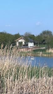 Lake House Aprozi