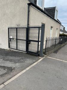 4 bed bungalow near Airport