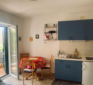 Apartment in Podgora with sea view, terrace, air conditioning, WiFi 3812-1