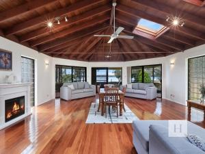 Mannering Lake House