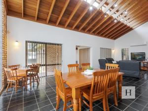 Mannering Lake House