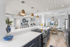 Boating Enthusiasts, Walk to the Beach, Heated Pool - The Corner cottage - Roelens