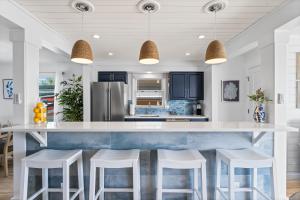 Boating Enthusiasts, Walk to the Beach, Heated Pool - The Corner cottage - Roelens