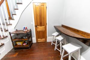 Ursulines Historic Creole Cottage (D) Steps to Qtr