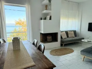 Kamari Apartments seafront - Mikrá Mandínia