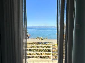 Kamari Apartments seafront