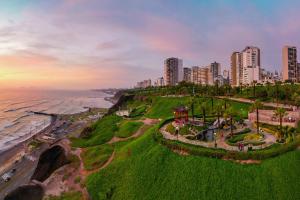 Modern loft in front of the boardwalk and the sea