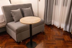 Modern loft in front of the boardwalk and the sea