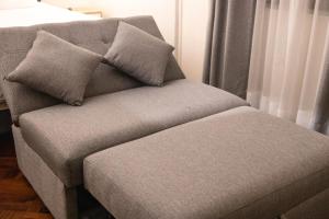 Modern loft in front of the boardwalk and the sea