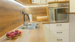 New delux green garden apartment with hotube ****