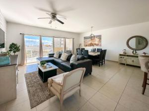 Modern Ocean View Condo with Pools & Gym N702