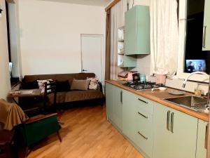 Комната в солнечной квартире в Старом Тбилиси