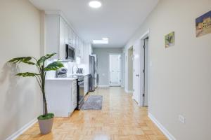 Steps to Shops and Eats Apt in Portage Park!