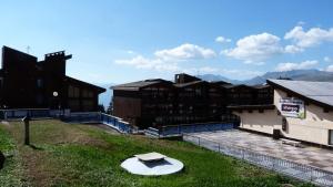 Résidence Tournavelles - Appartement 2 pièces 5 personnes au pied des pistes et des commerces, proche de lESF et de la garderie dans le village des Vill MAE-7191