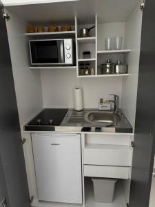 Dalma Pro Apartments - Cozy Studio & Spacious One-Bedroom Apartment - Self Check-in