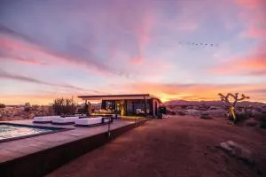 Atomic Ranch l Modern Pool Cabin Against 250 Acres - Pioneertown