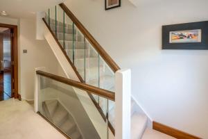 -Air con- Luxury Townhouse - High St Kensington!