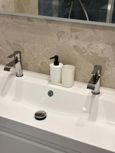 Appartements Appartement de luxe climatise, parking & 2 balcons : photos des chambres