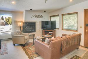 2 Mi to Sun Valley Resort Walkable Condo!