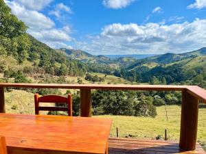 Chalé Mirante Da Colina 9, com hidromassagem privativa, café da manhã e piscina