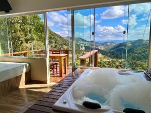 Chalé Mirante Da Colina 9, com hidromassagem privativa, café da manhã e piscina